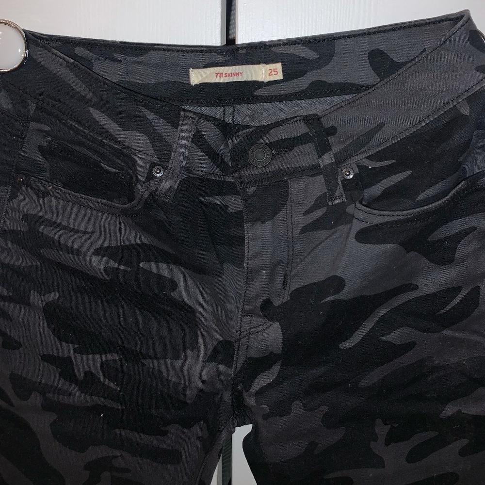 Levi Black Camo Jeans